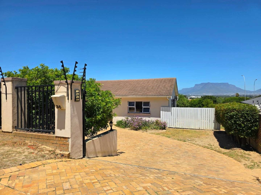 5 Bedroom Property for Sale in Plattekloof Western Cape